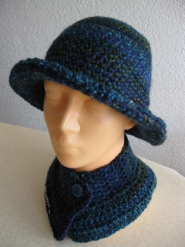 Hat and scarf collar green blue