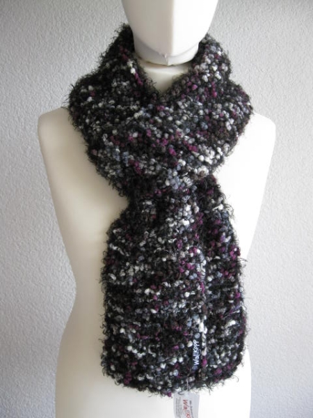 Lady-scarf-purple-black