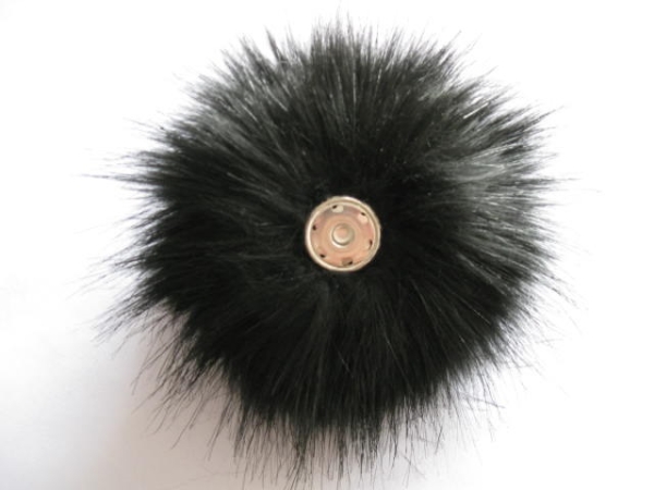 Pomon faux fur with push button